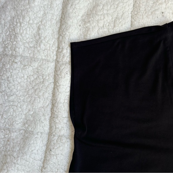 FOREVER 21 - Women's Black V-Neck Top - Picture 4 of 8